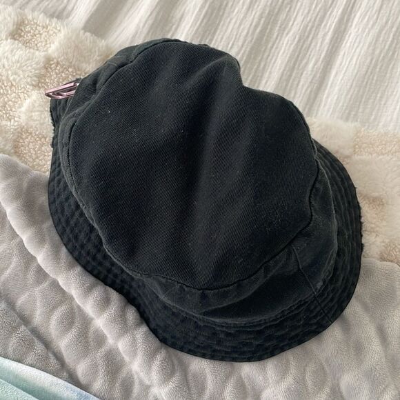 OFFWHITE | NWOT Off-White Metal Arrow Bucket Hat - Picture 7 of 13